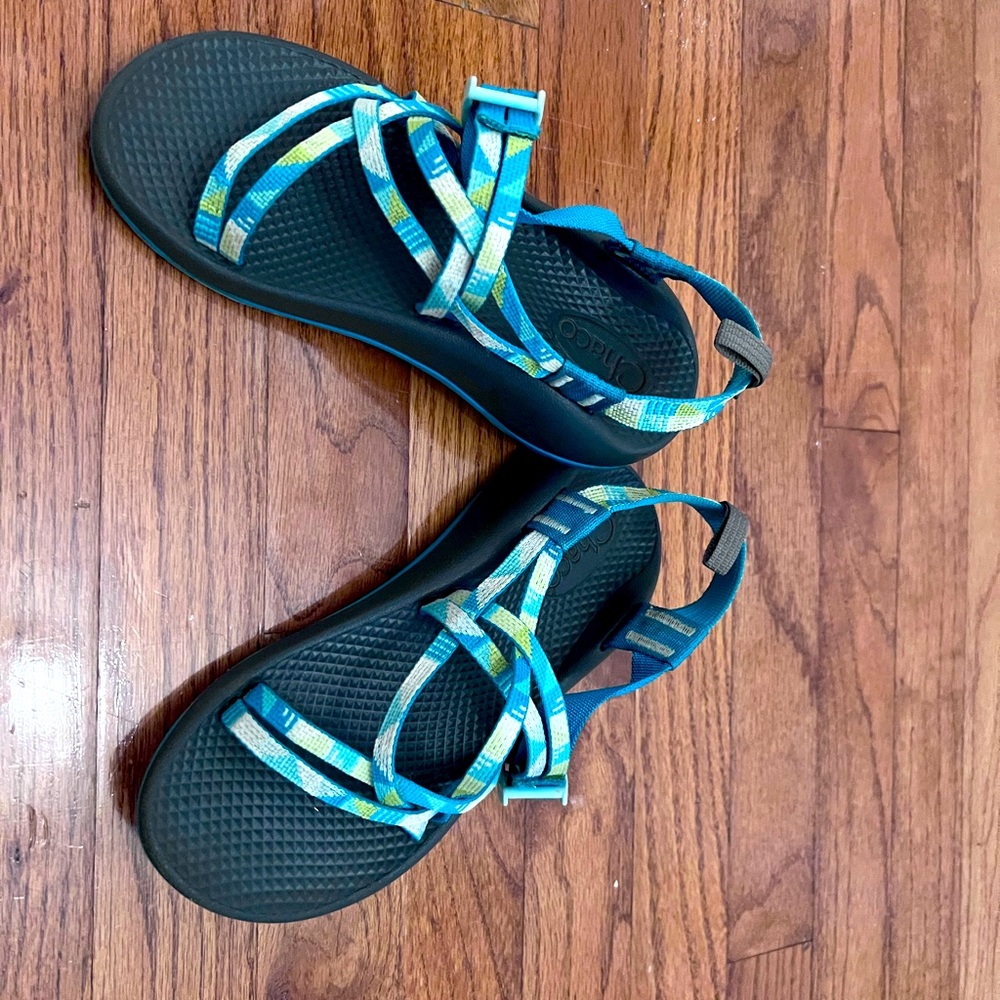 Girls Chacos Size 4